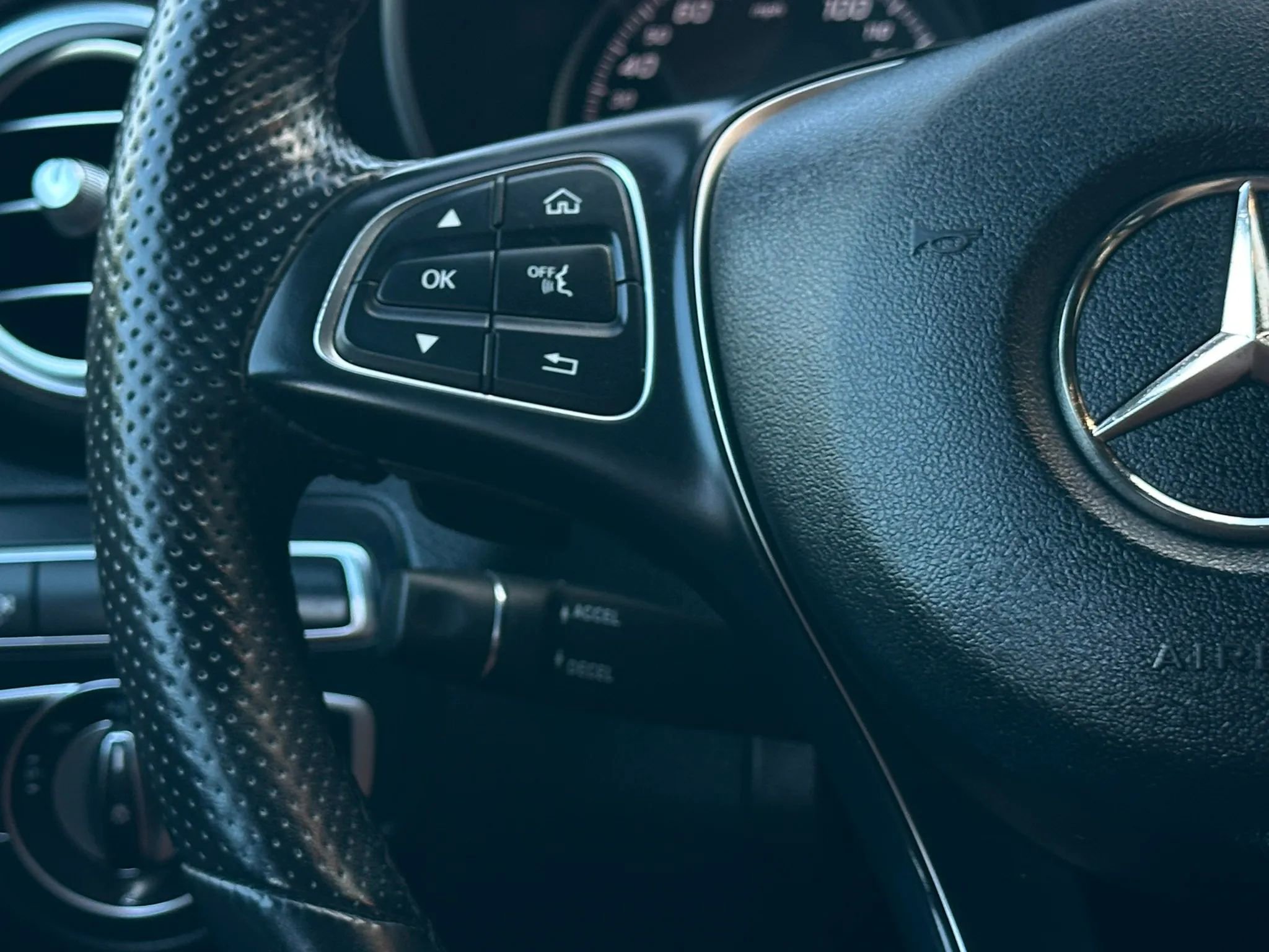 Used 2019 Mercedes-Benz GLC 350e 4MATIC image 30