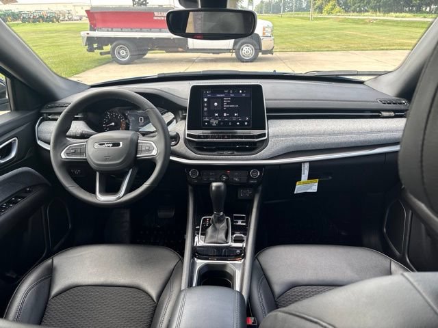 Used 2025 Jeep Compass Latitude AWD/4WD image 22