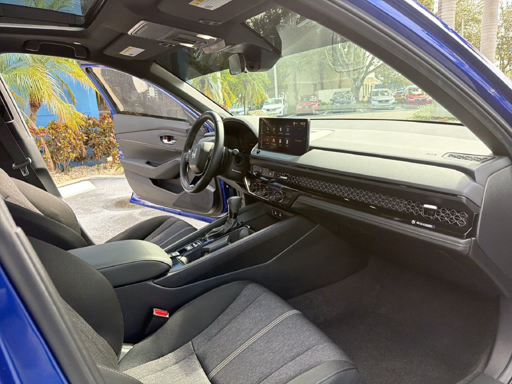 Used 2025 Honda Accord Sport image 33