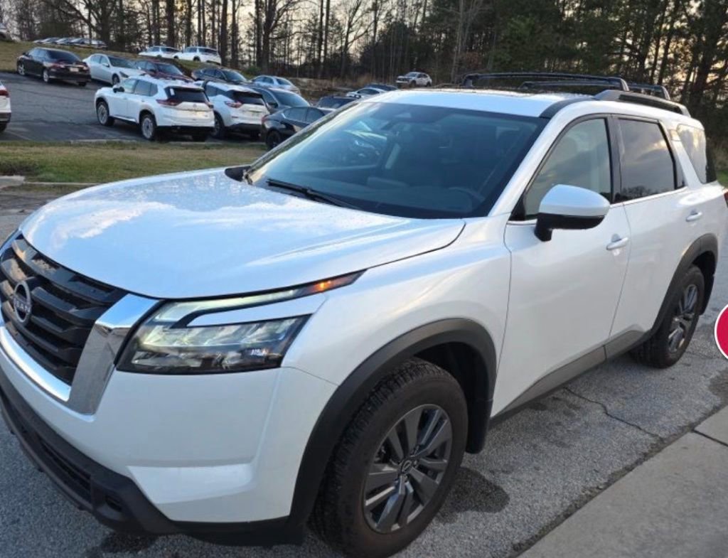 Used 2025 Nissan Pathfinder SV w/ SV Premium Package image 1