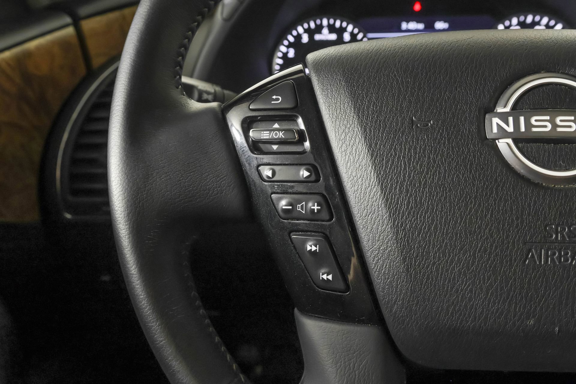 Used 2021 Nissan Armada SL w/ Captain's Chairs Package AWD/4WD image 29