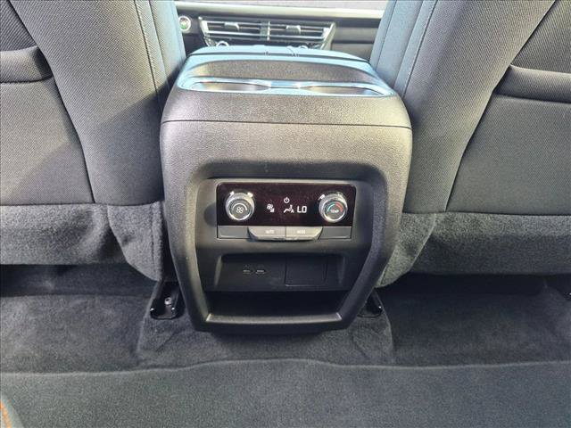 Used 2025 Chevrolet Traverse LT FWD image 17