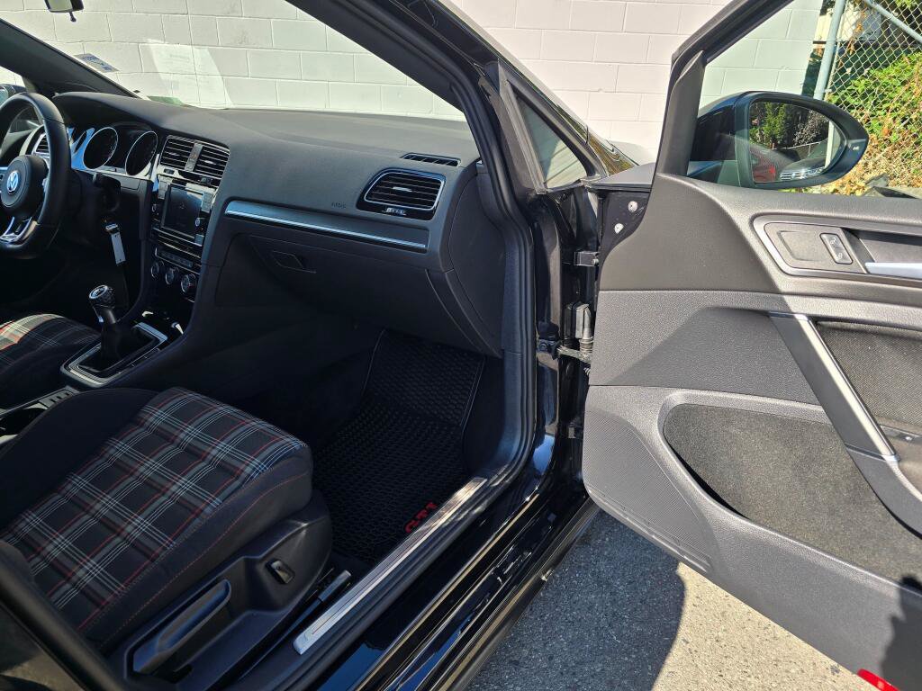 Used 2018 Volkswagen GTI S FWD image 10