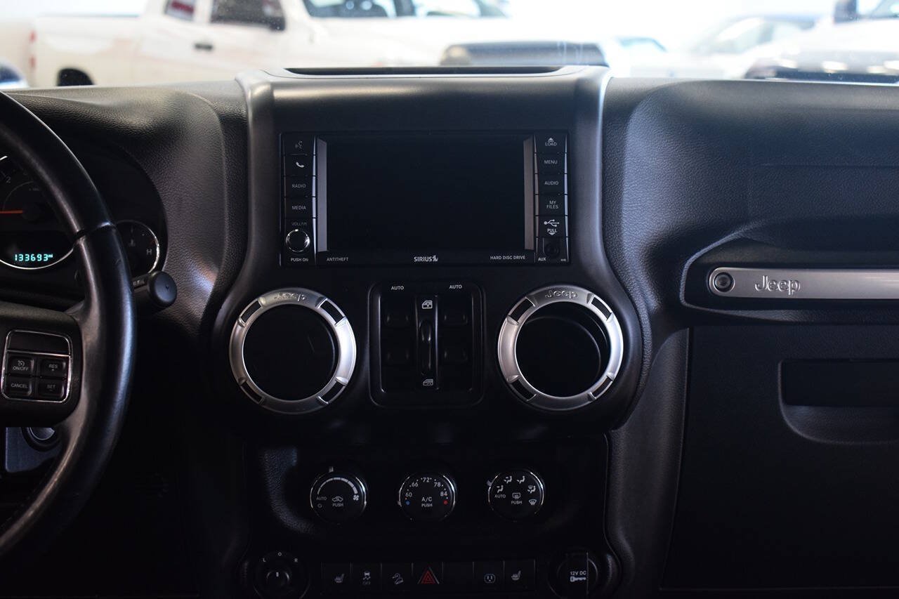Used 2015 Jeep Wrangler Unlimited Sahara w/ Dual Top Group AWD/4WD image 47