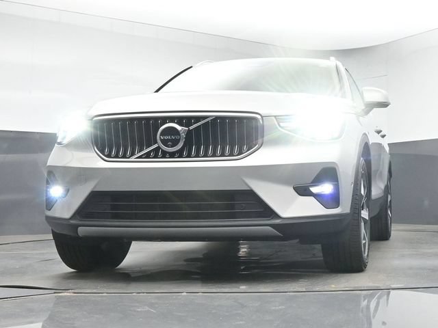 Used 2025 Volvo XC40 B5 Plus AWD/4WD image 36