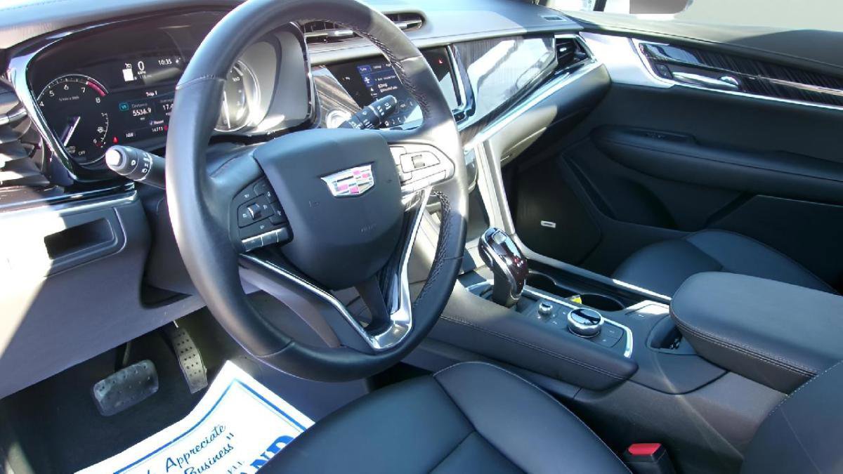 Used 2025 Cadillac XT6 Premium Luxury image 13