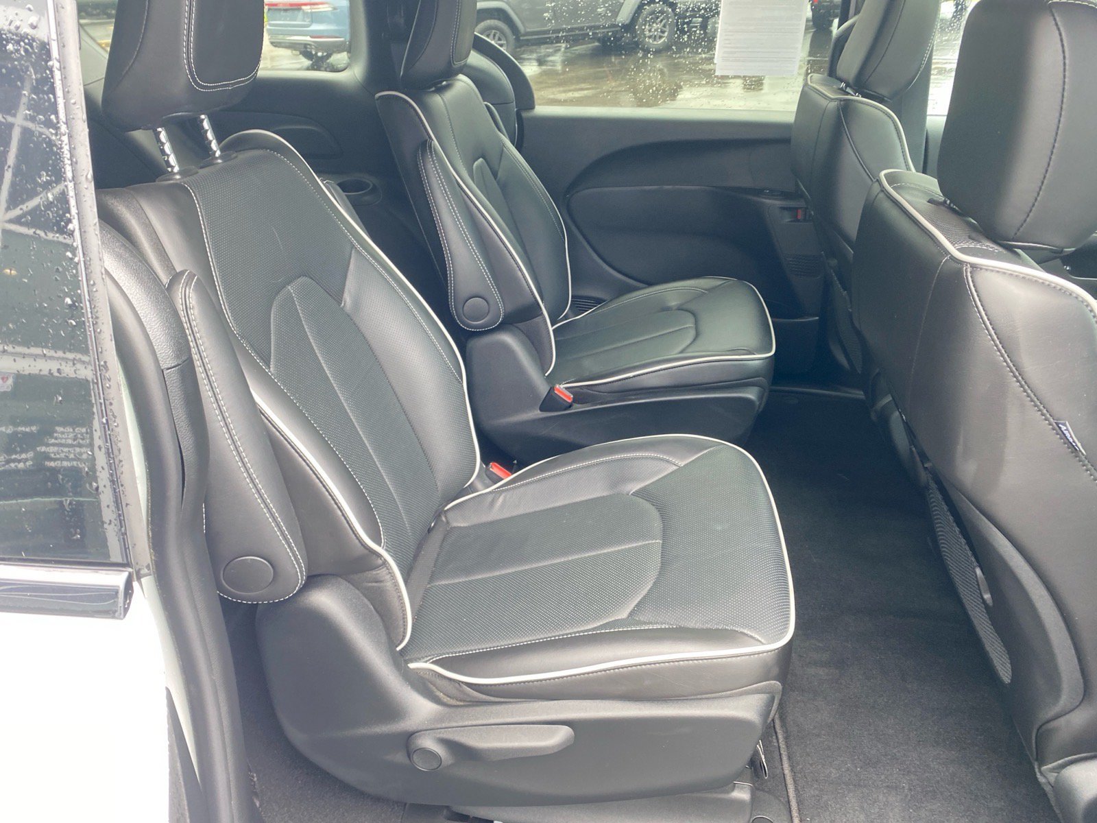 Used 2024 Chrysler Pacifica Premium FWD image 25