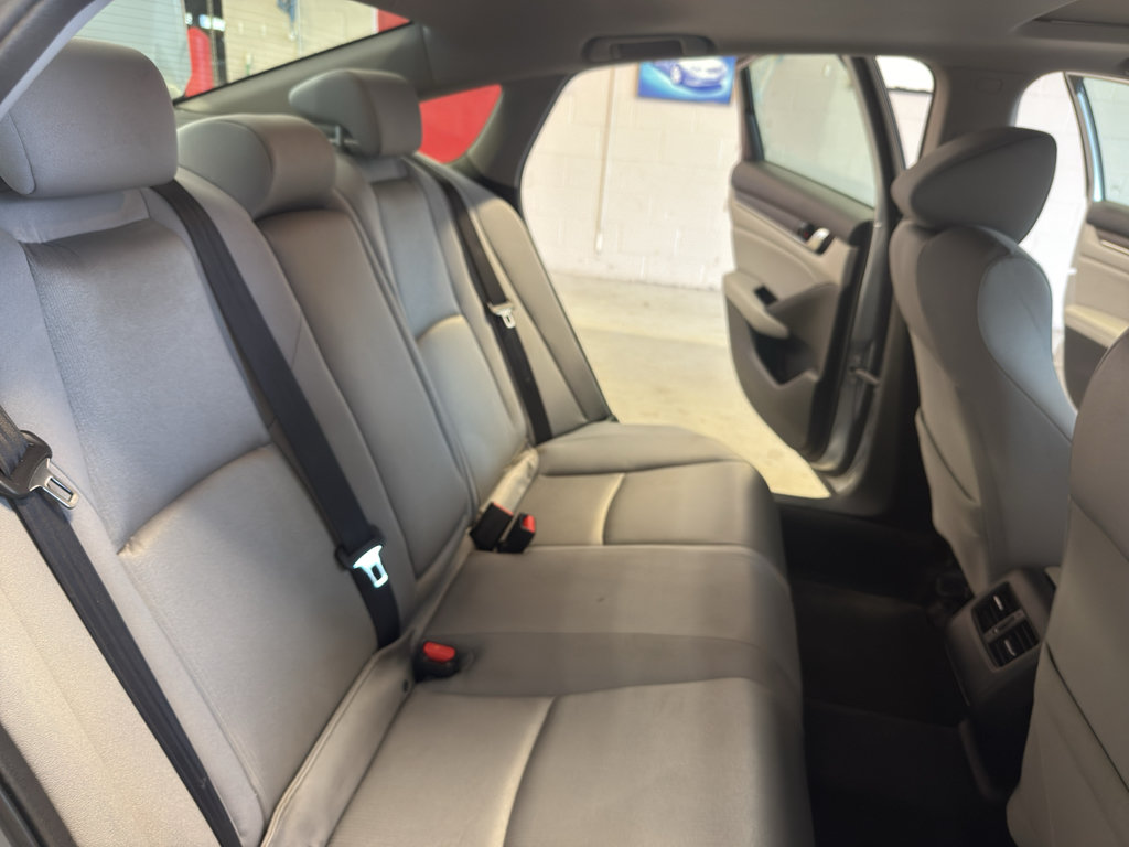 Used 2018 Honda Accord EX image 23