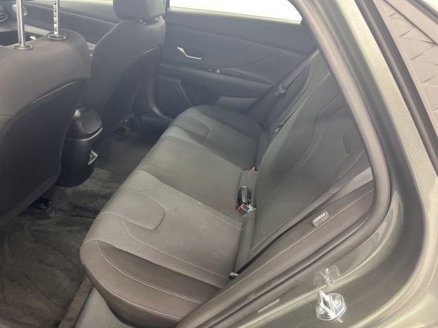 Used 2025 Hyundai Elantra SE image 9