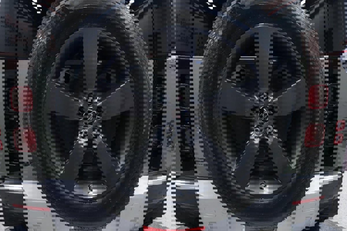 Used 2020 Land Rover Defender 110 SE image 43