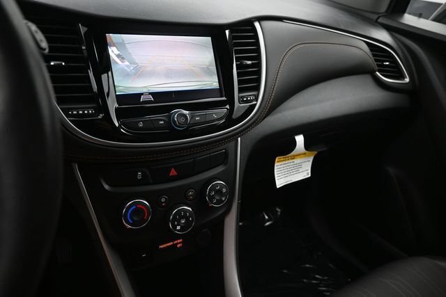 Used 2022 Chevrolet Trax LT w/ LT Convenience Package AWD/4WD image 12