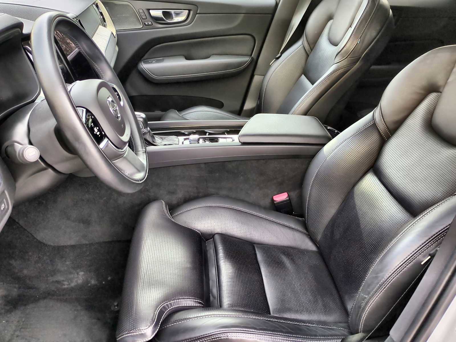 Used 2021 Volvo XC60 T5 Inscription image 16