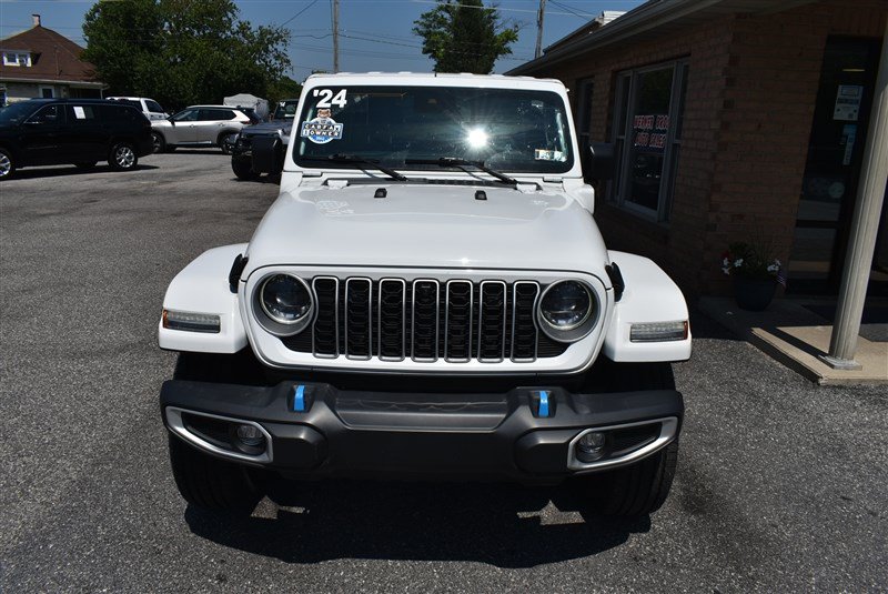 Used 2024 Jeep Wrangler Unlimited Sahara w/ Technology Group AWD/4WD image 8