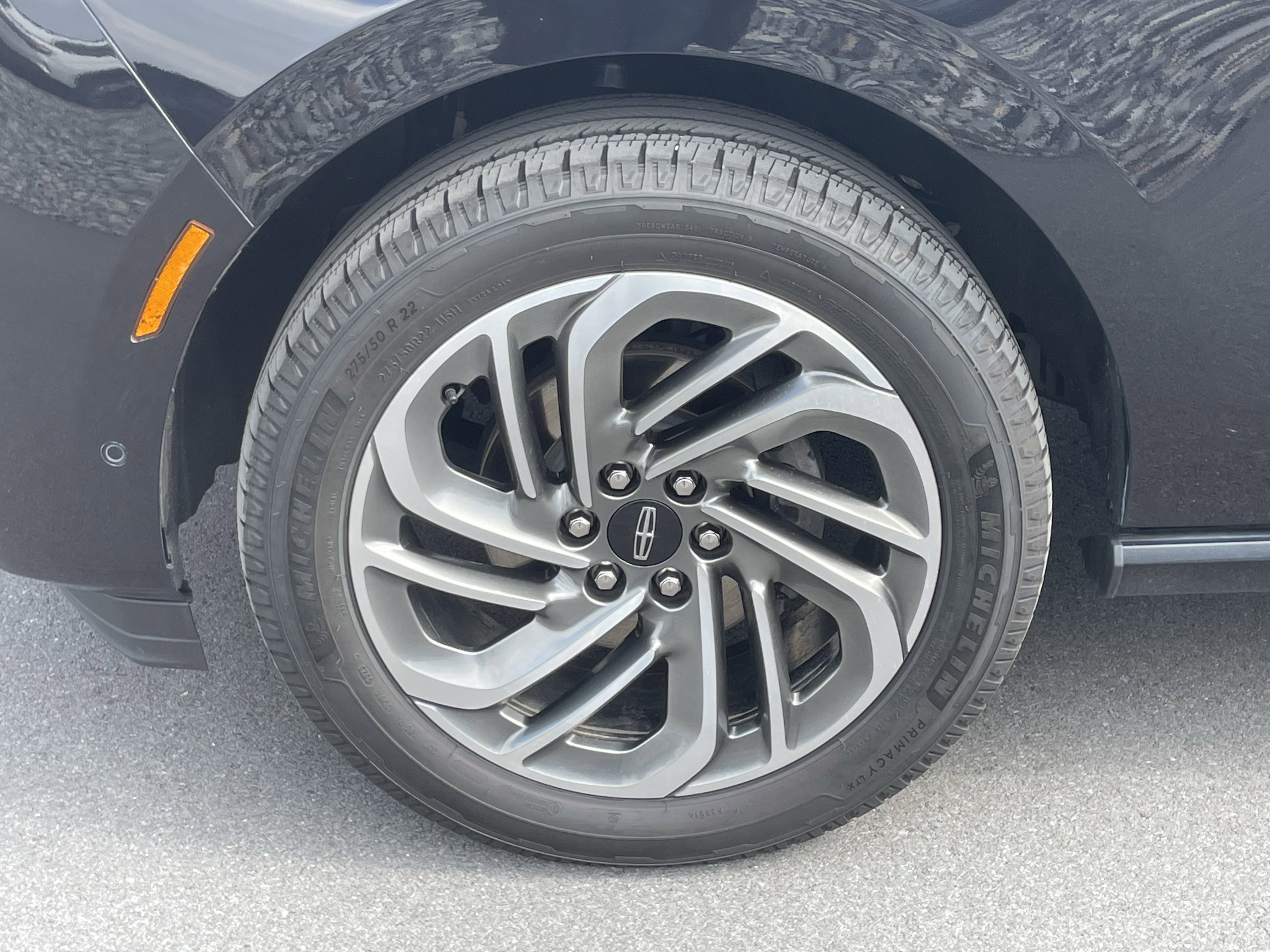 Used 2025 Lincoln Navigator Reserve image 11