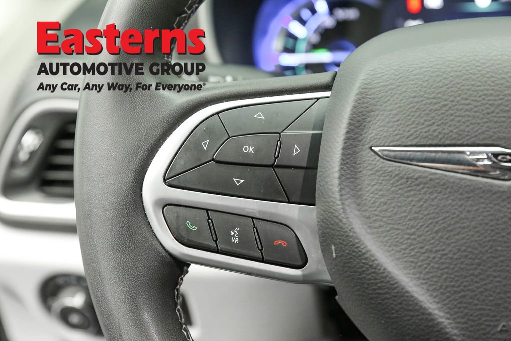 Used 2023 Chrysler Pacifica Touring-L image 15