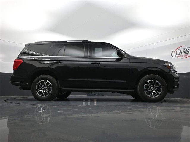 Used 2023 Ford Expedition XLT image 30