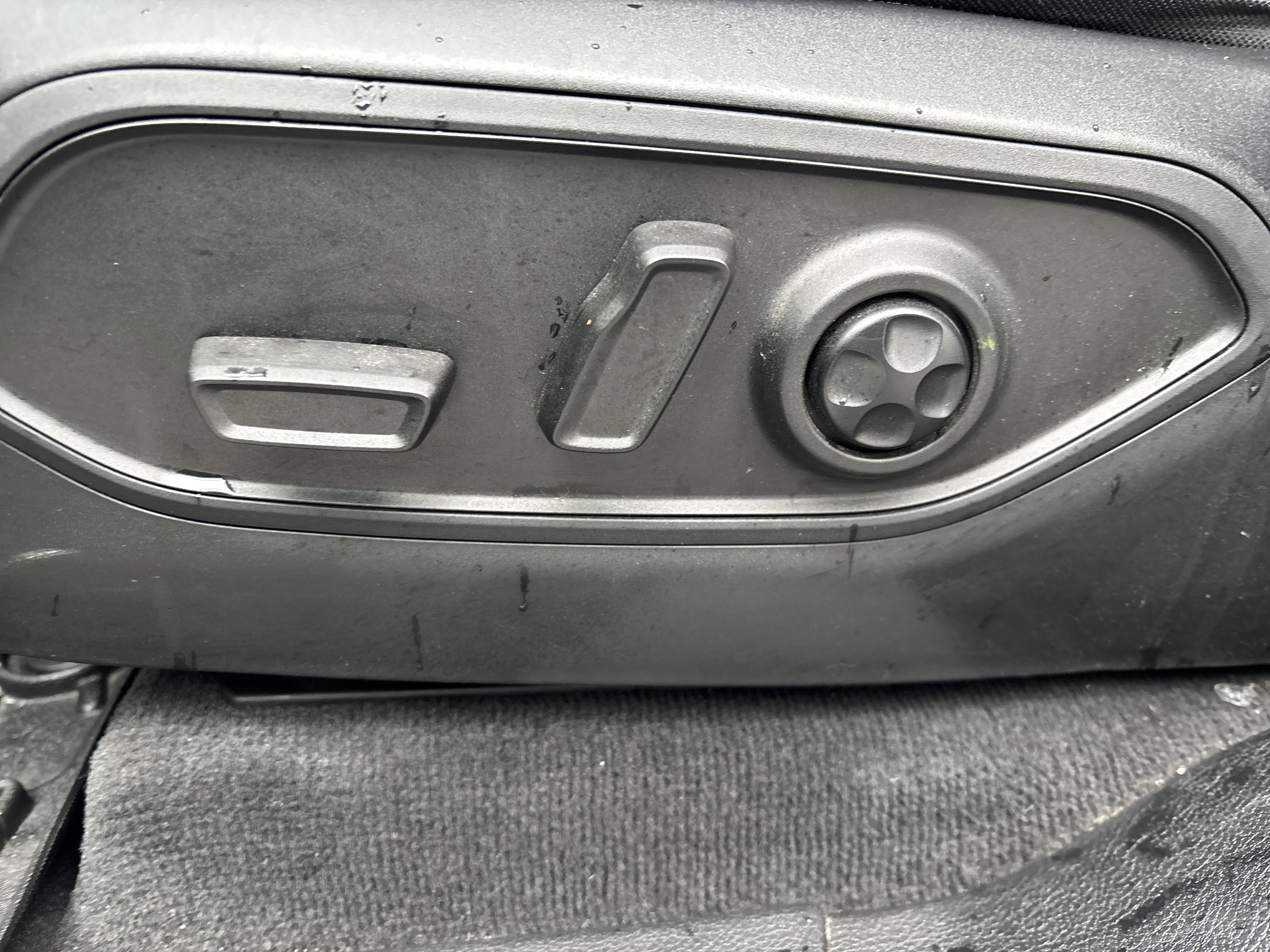 Used 2021 Jeep Grand Cherokee L Laredo image 13