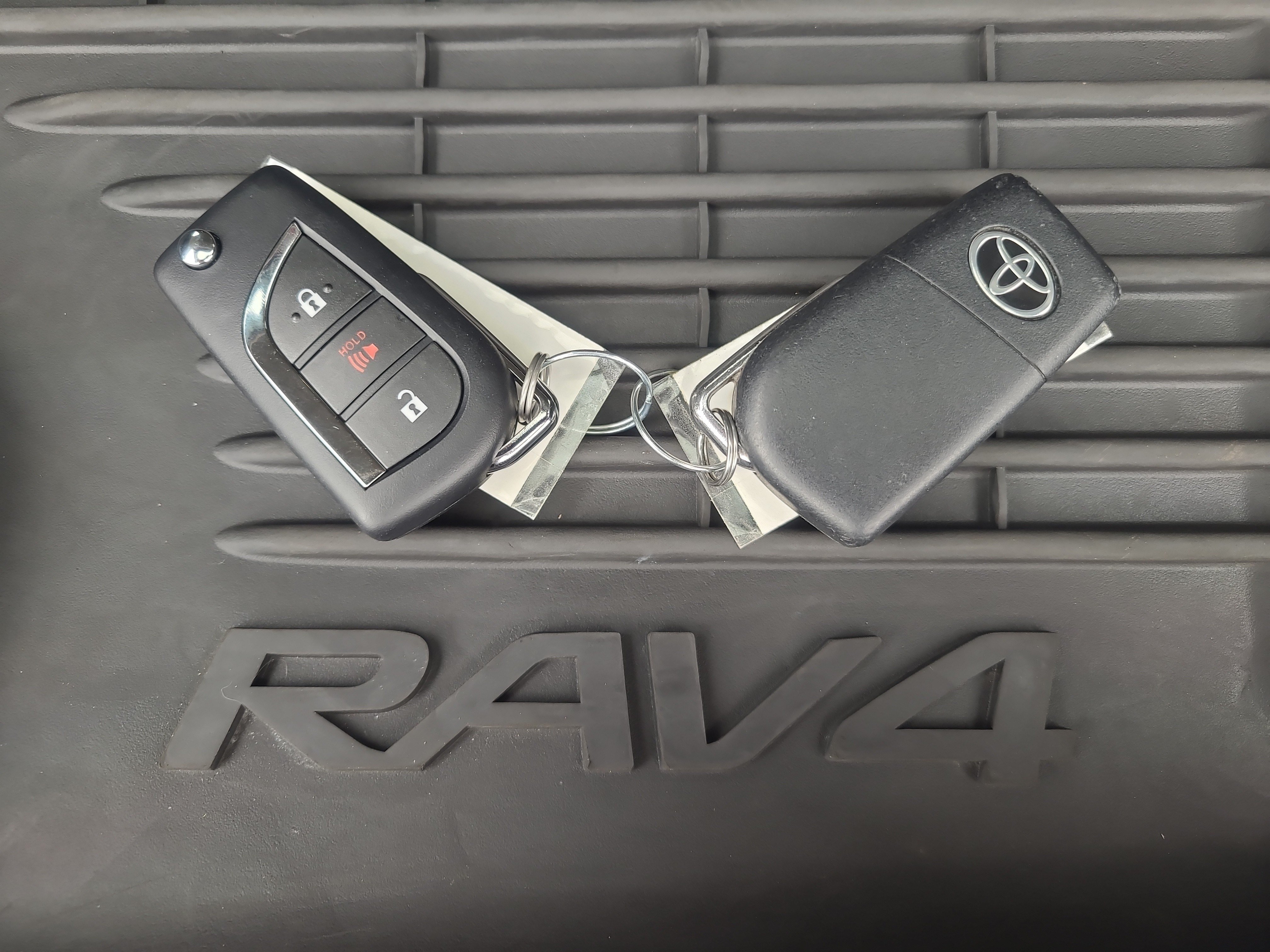 Certified 2024 Toyota RAV4 LE AWD/4WD image 30