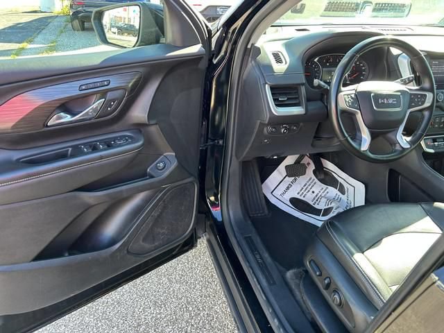 Used 2024 GMC Terrain SLT AWD/4WD image 9