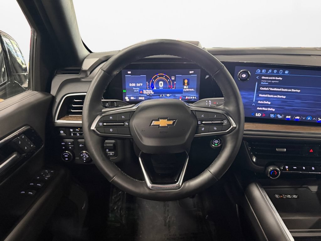 Used 2025 Chevrolet Suburban High Country AWD/4WD image 12