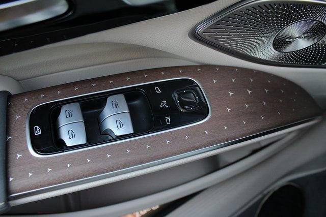 Used 2023 Mercedes-Benz EQS 580 4MATIC SUV image 17