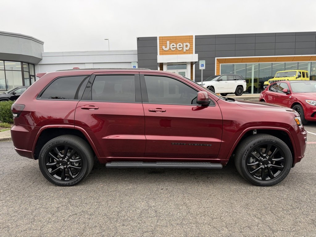Used 2021 Jeep Grand Cherokee Laredo X image 11