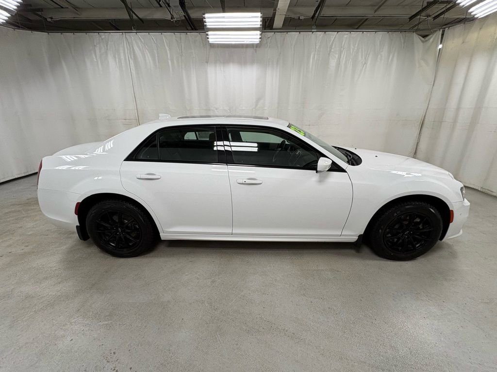 Used 2023 Chrysler 300 Touring L w/ Popular Equipment Group image 4