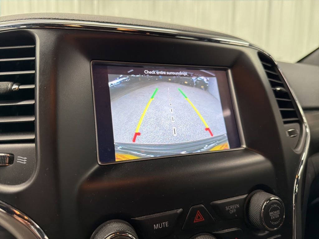 Used 2020 Jeep Grand Cherokee Laredo RWD image 20