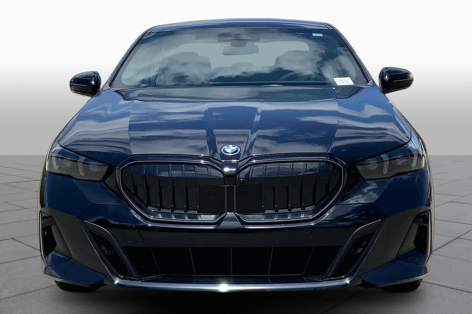 New 2026 BMW 550e xDrive w/ Premium Package AWD/4WD image 3