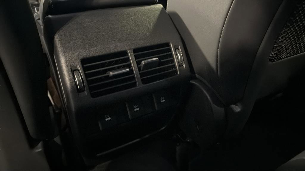 Used 2019 Jaguar E-PACE R-Dynamic HSE image 18