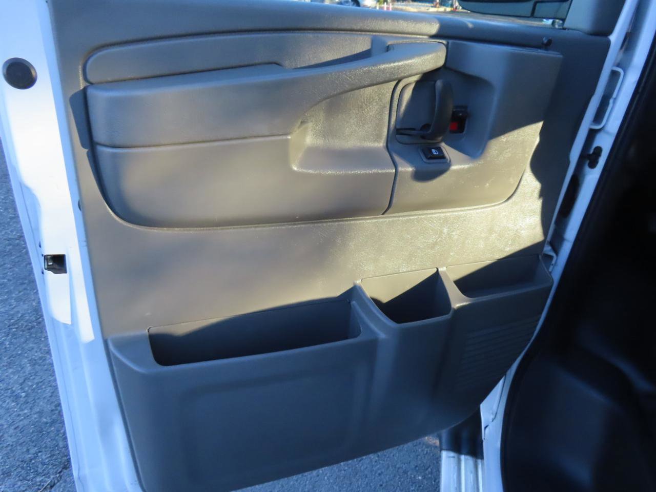 Used 2014 Chevrolet Express 3500 LS image 5