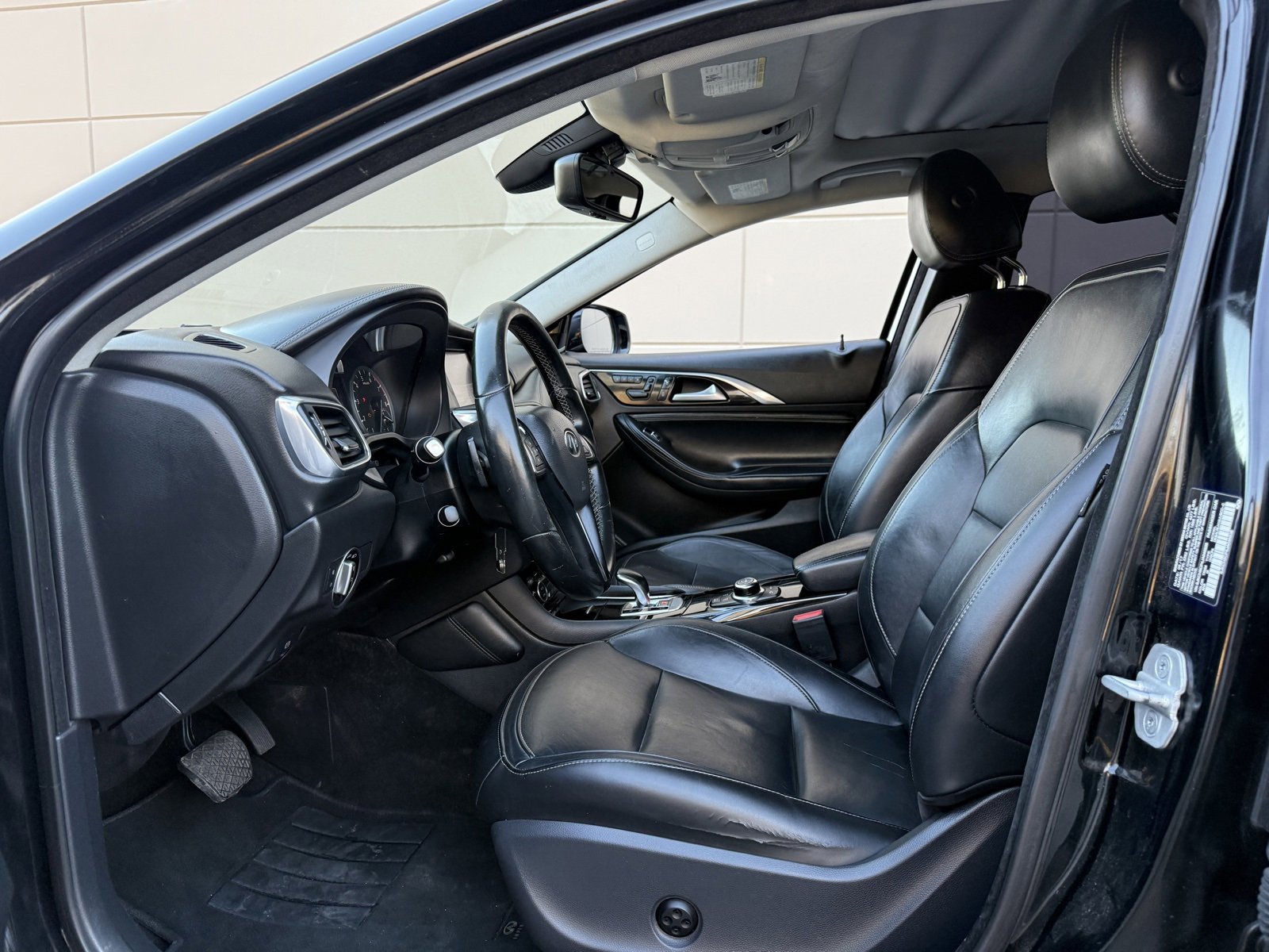 Used 2018 INFINITI QX30 Premium w/ Navigation Package image 32