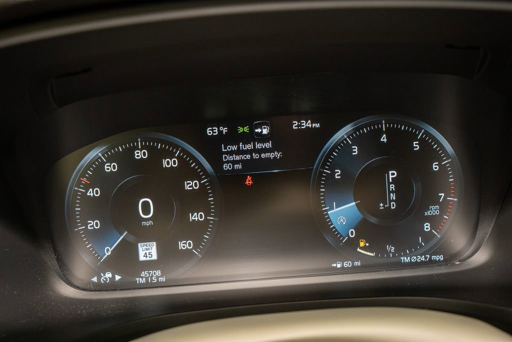 Used 2019 Volvo V60 T5 Momentum image 18