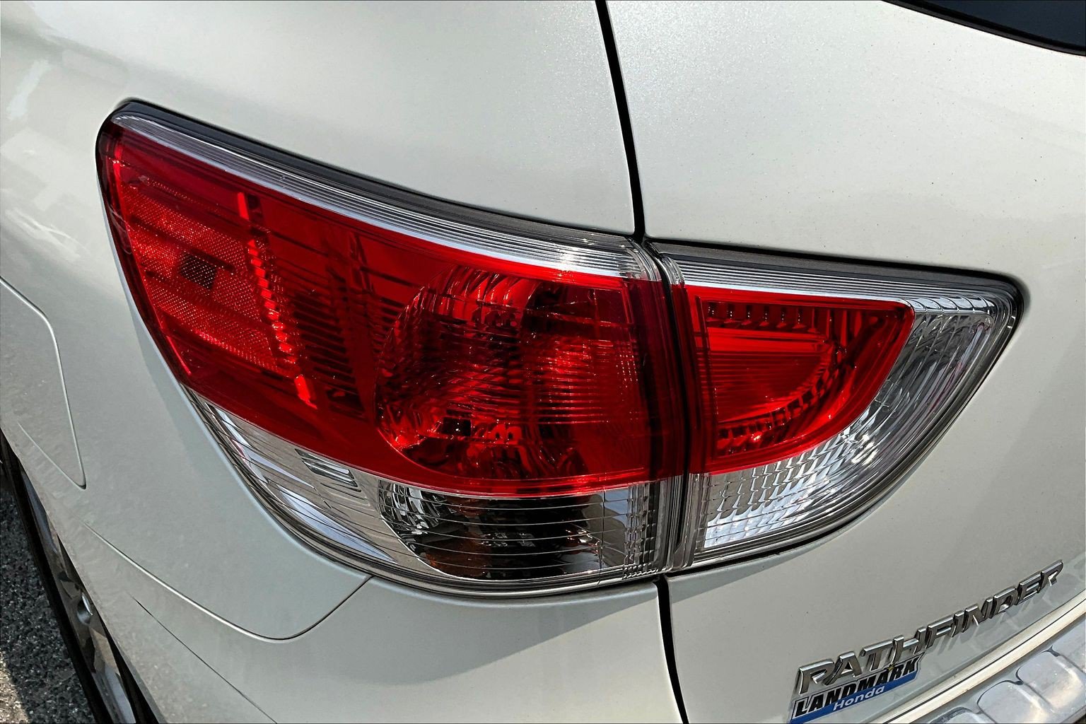 Used 2015 Nissan Pathfinder Platinum w/ Cargo Package FWD image 33