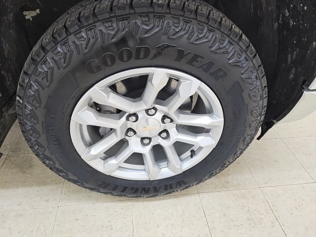 Used 2023 Chevrolet Silverado 1500 LT AWD/4WD image 18