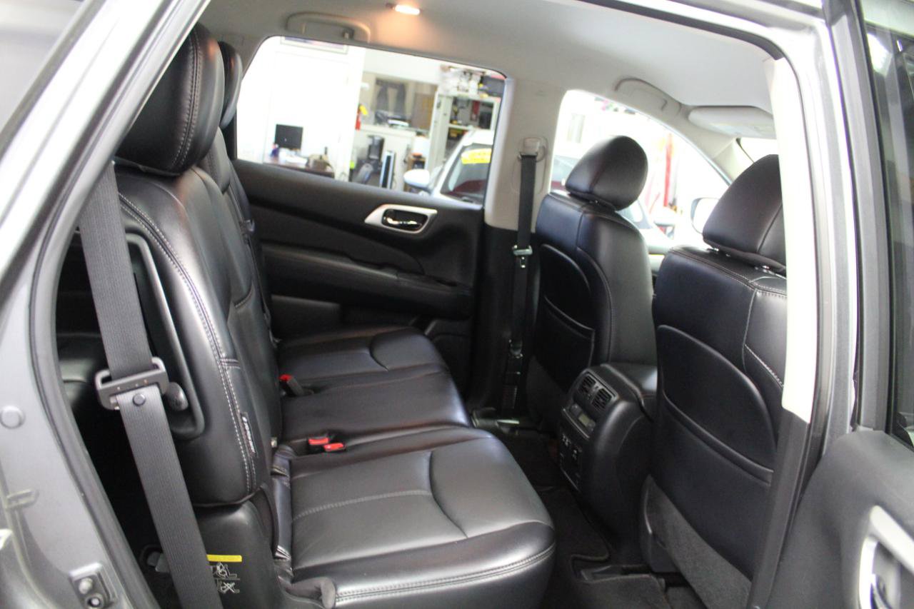 Used 2020 Nissan Pathfinder SL AWD/4WD image 28