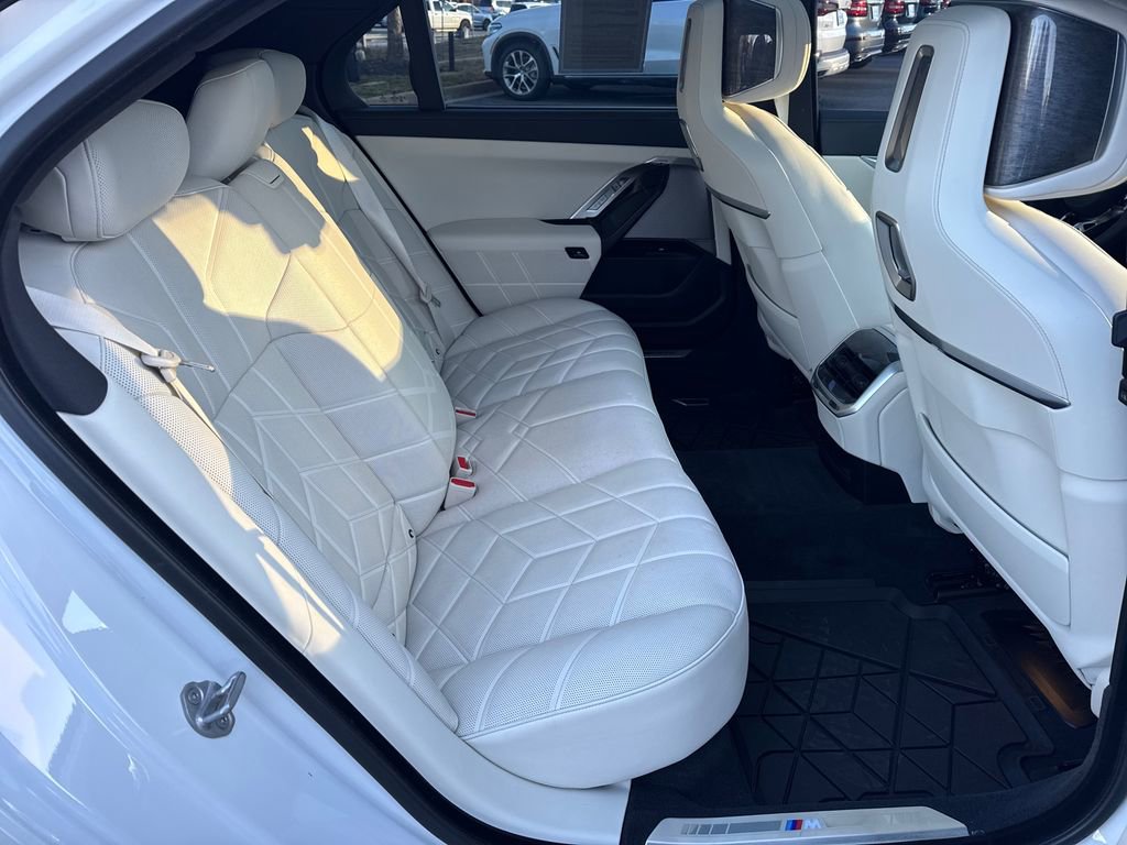 Used 2023 BMW 760i xDrive image 14