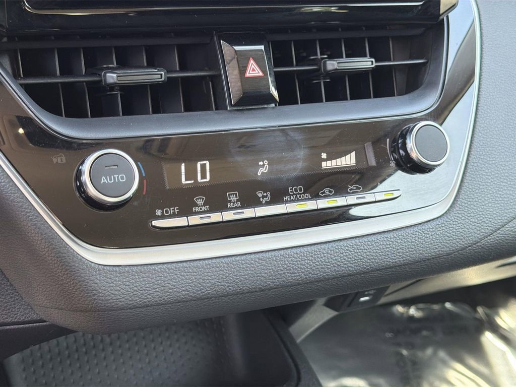 Used 2025 Toyota Corolla LE image 11