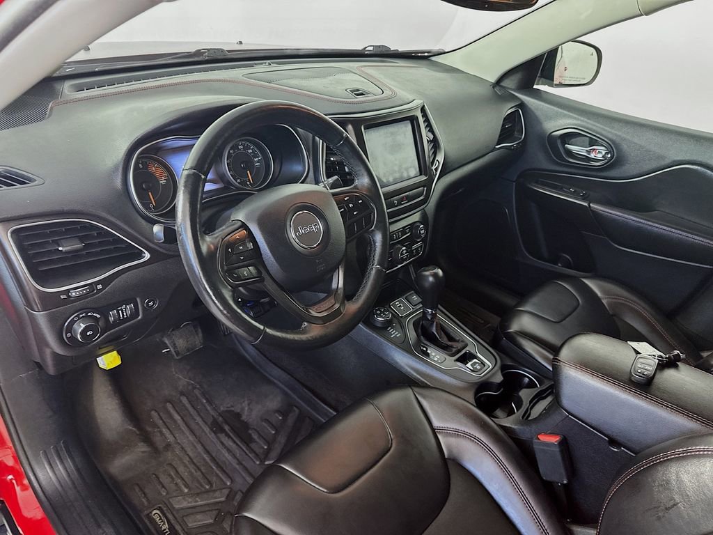 Used 2019 Jeep Cherokee Trailhawk w/ Comfort/Convenience Group AWD/4WD image 30