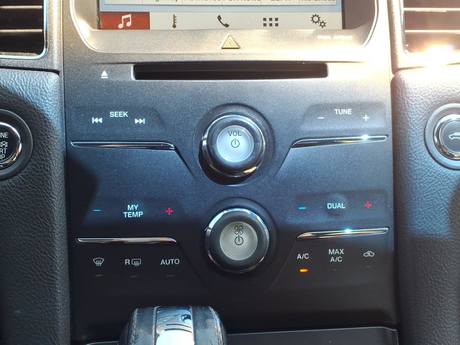 Used 2016 Ford Taurus SEL w/ Equipment Group 201A FWD image 19