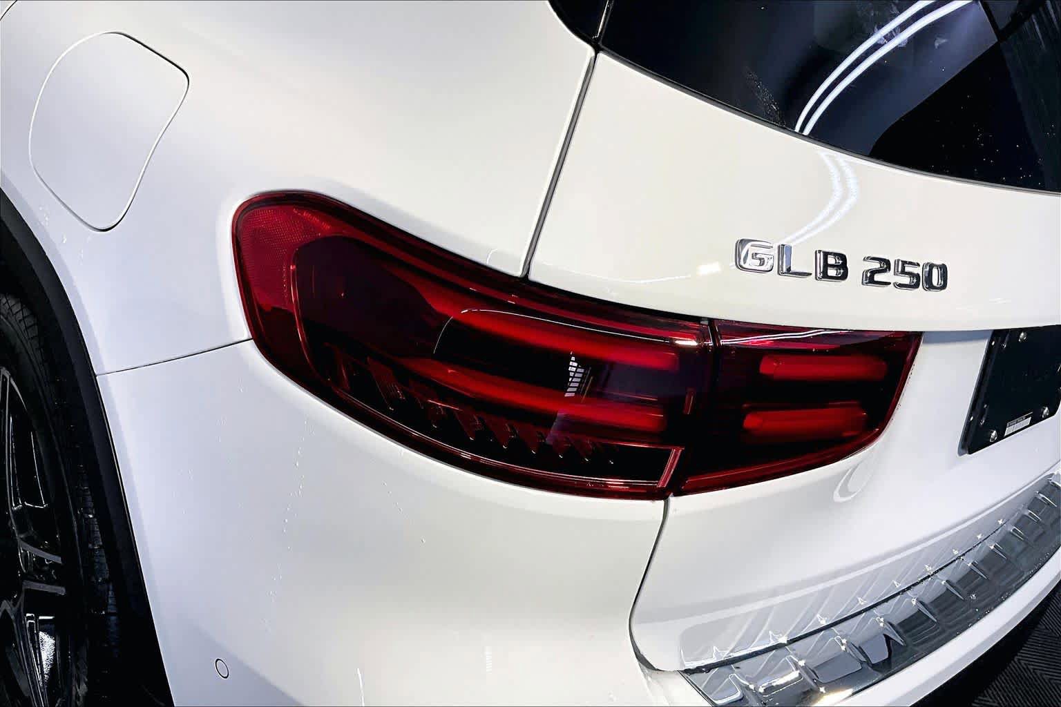 New 2026 Mercedes-Benz GLB 250 4MATIC image 5