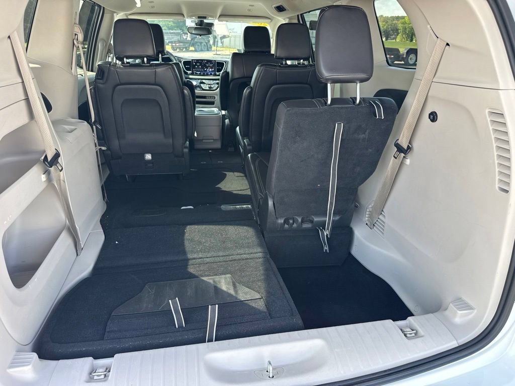 Used 2024 Chrysler Pacifica Touring-L FWD image 14