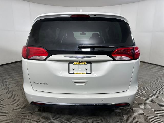 Used 2019 Chrysler Pacifica Touring Plus w/ Tire & Wheel Group image 4