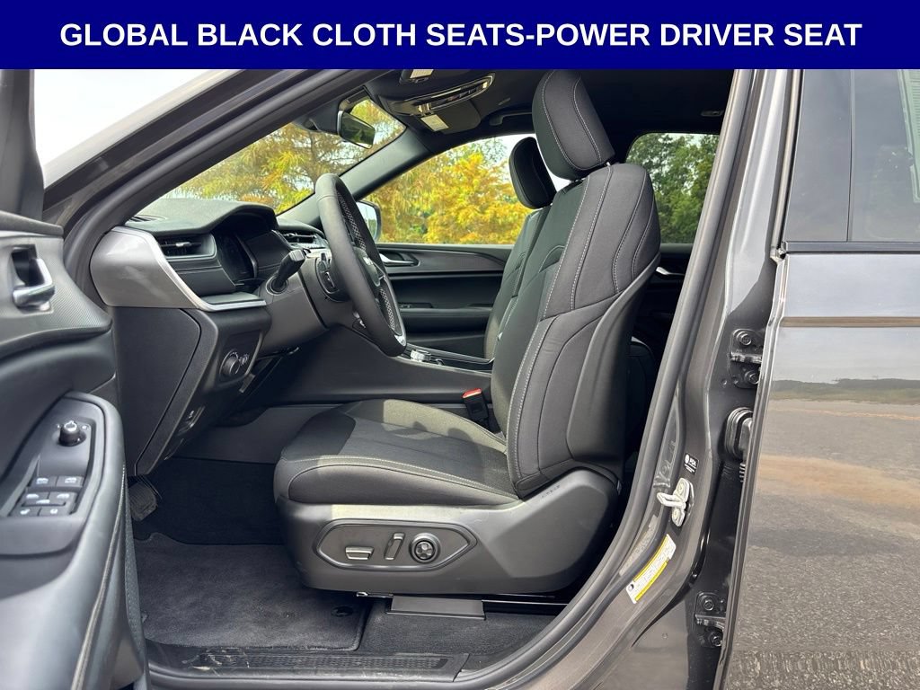 New 2026 Jeep Grand Cherokee Laredo RWD image 3