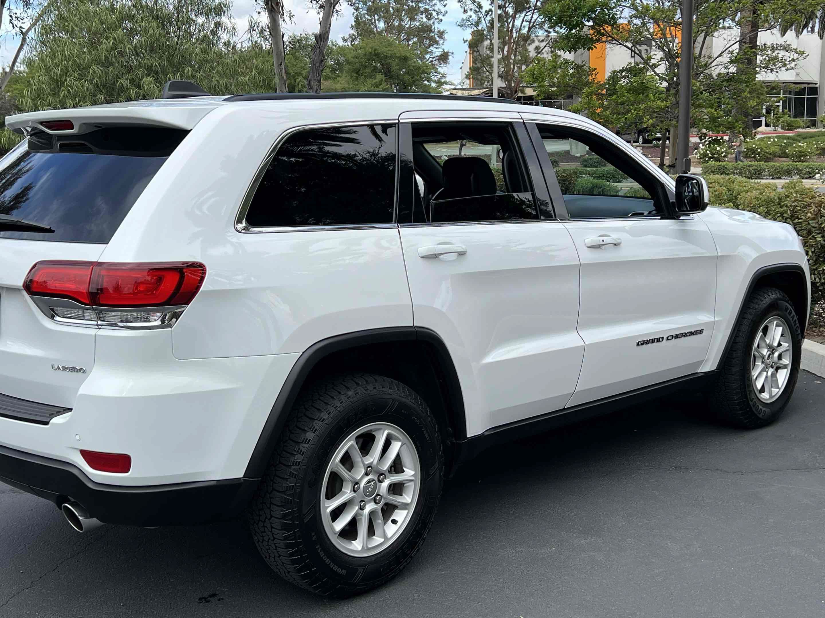 Used 2020 Jeep Grand Cherokee Laredo image 43