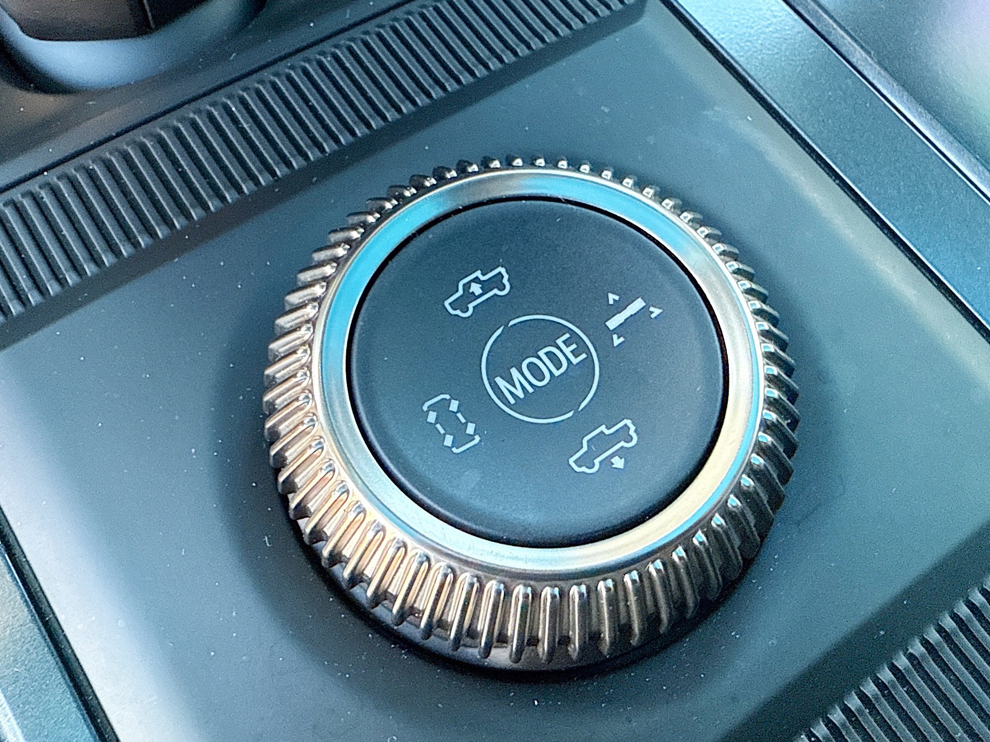 Used 2025 GMC Hummer EV 2X w/ LPO, Dark Essentials Package image 31