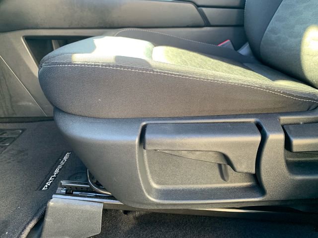 Used 2025 Nissan Pathfinder S image 38