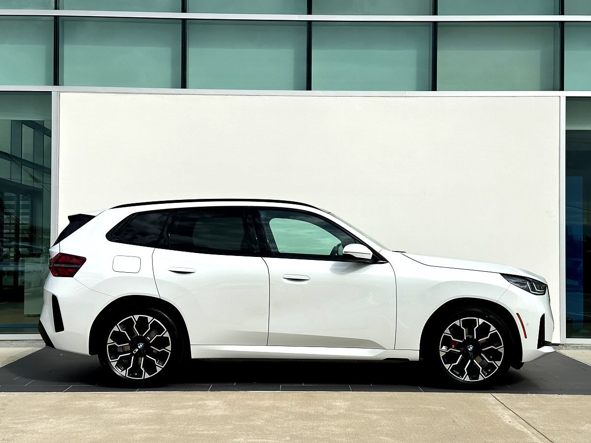 New 2026 BMW X3 xDrive30i w/ Premium Package AWD/4WD image 3