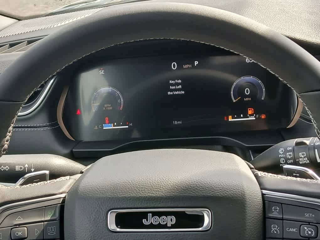 New 2025 Jeep Grand Cherokee Laredo X w/ Luxury Tech Group I AWD/4WD image 20