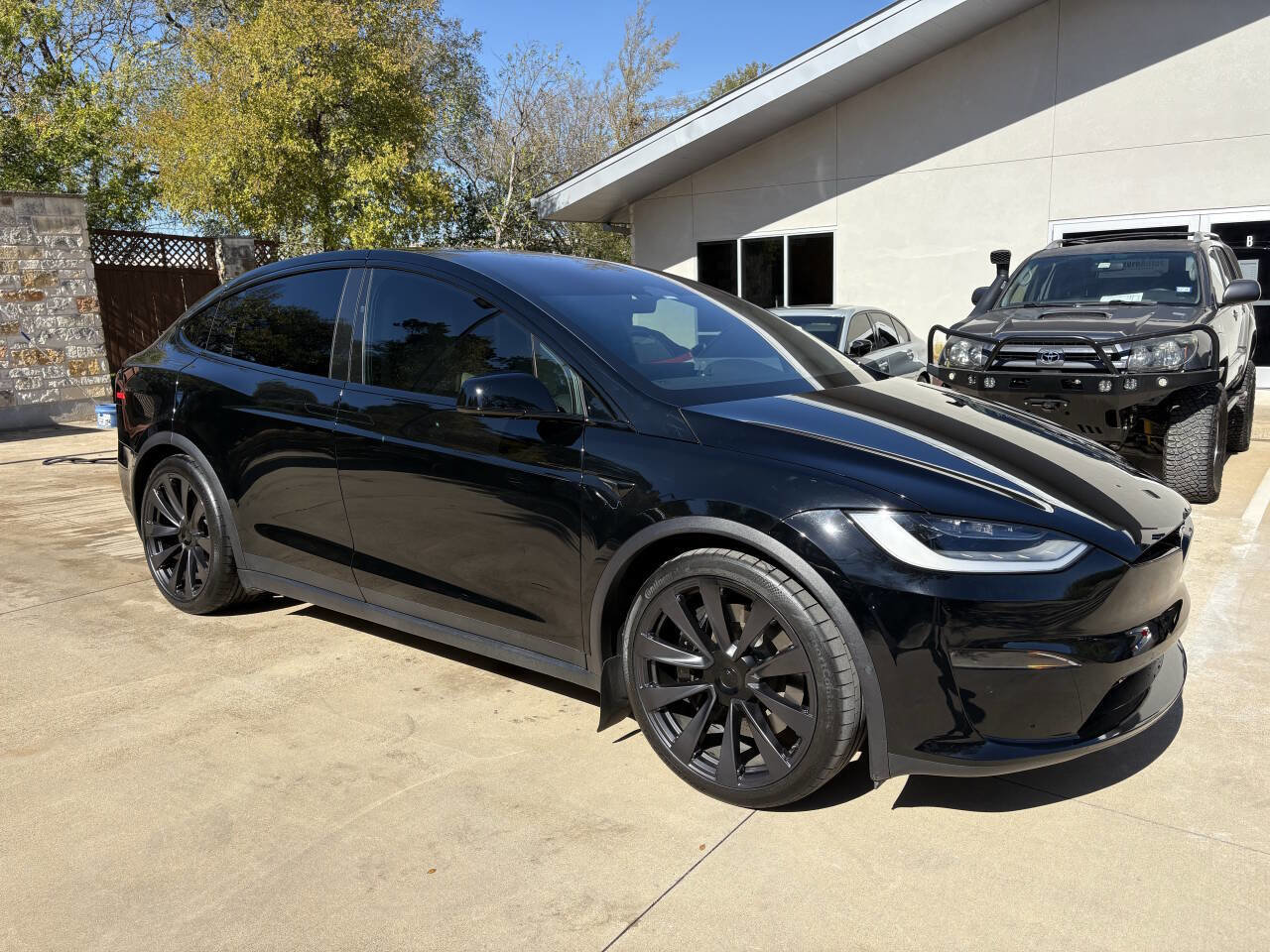 Used 2023 Tesla Model X Plaid image 2